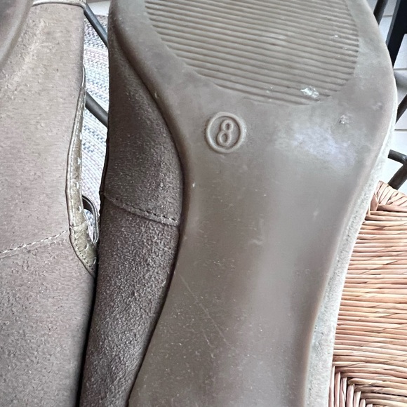 Mary Jane Kitten Heals - Picture 4 of 9